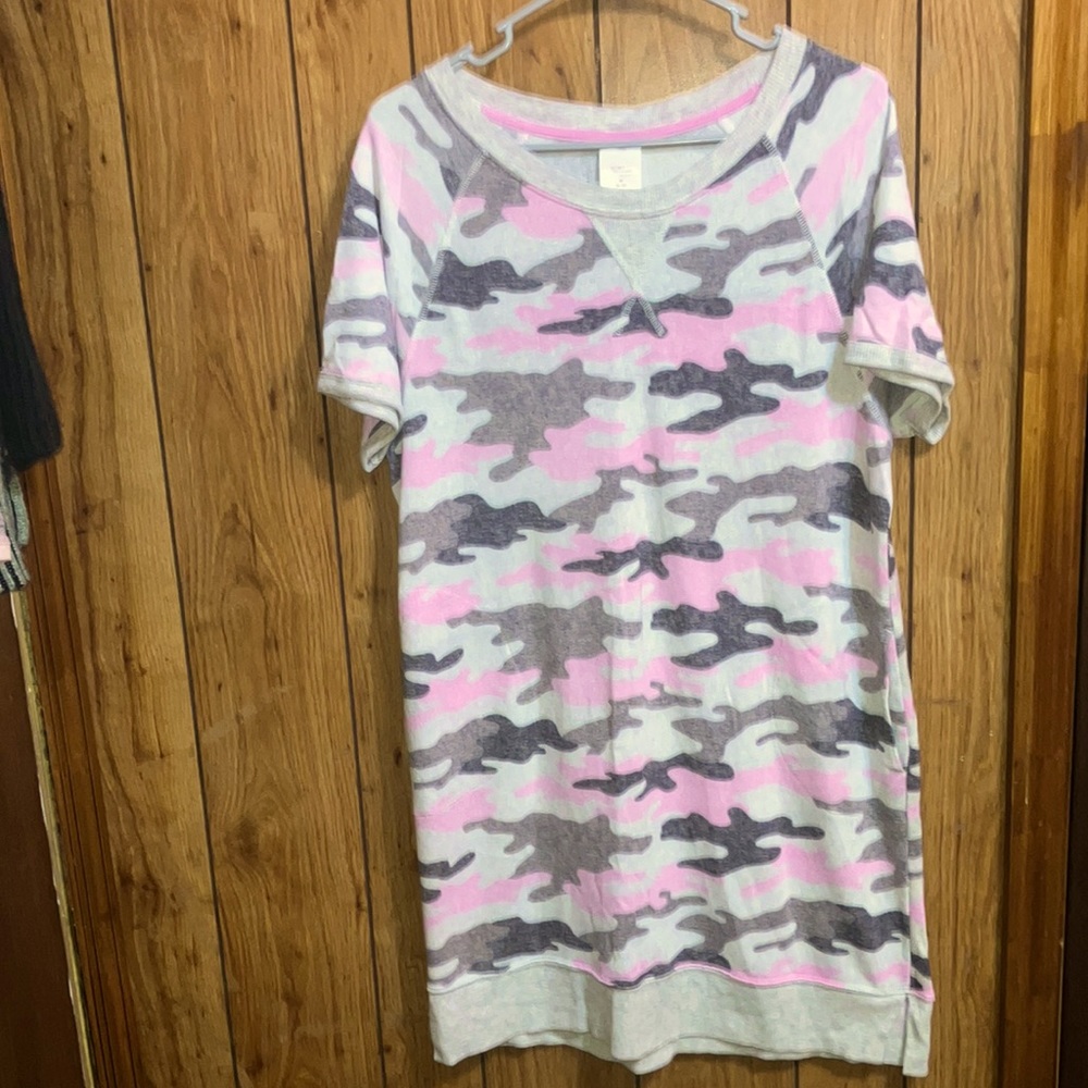 EXCELLENT USED CONDITION PINK AND GRAY CAMO SLEEPWEAR SIZE MEDIUM